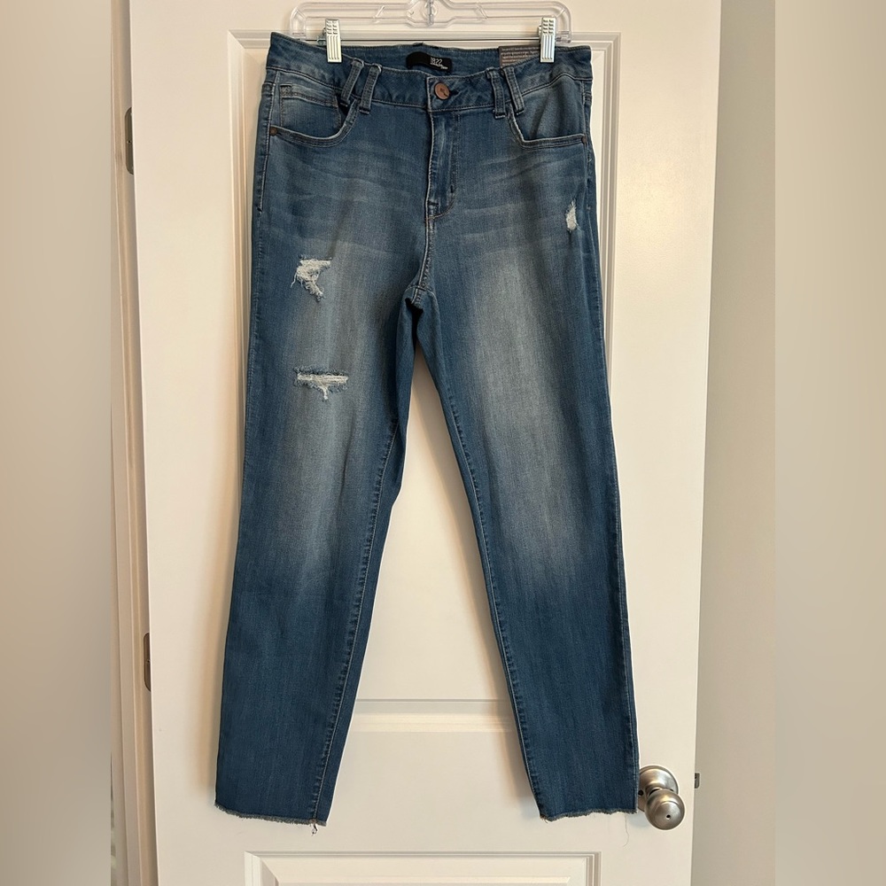 NWT 1822 Medium Wash Ankle Skinny Jeans